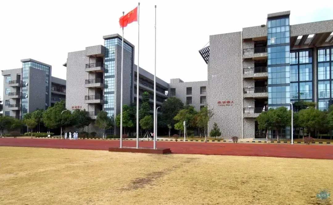 【院校介紹】東莞職業(yè)技術(shù)學(xué)院(圖4) 【院校介紹】東莞職業(yè)技術(shù)學(xué)院(圖4)